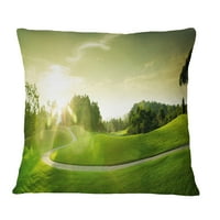 DesignArt Прекрасна панорама на зелена долина - пејзаж печатена перница за фрлање - 16x16